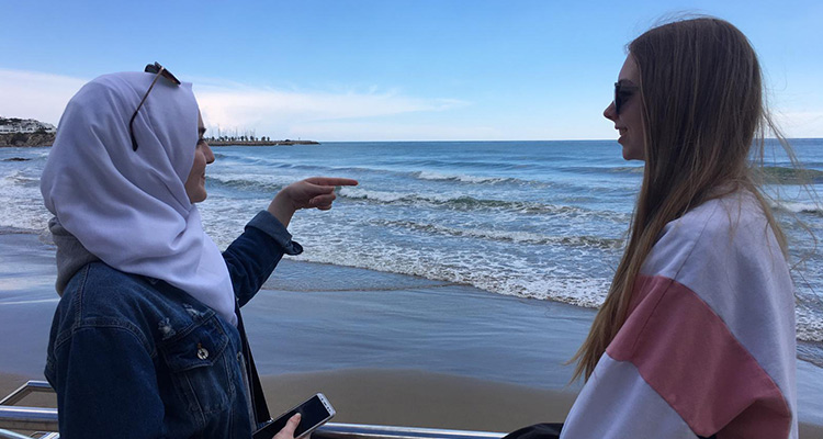 Entrevista participantes en un intercambio cultural - Inés y Reem (Mar)