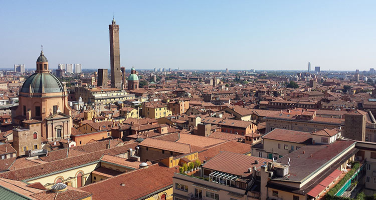 10 destinos ideales para un intercambio entre familias este verano - Bolonia