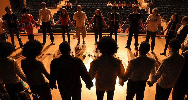 Los beneficios educativos del teatro: de las aulas a un intercambio (Grupo alumnos)