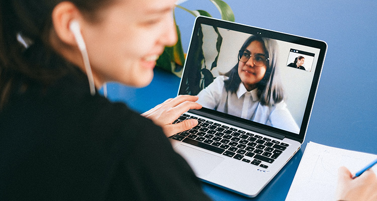 Vive el intercambio cultural como una inmersión real en otra cultura - Videollamada