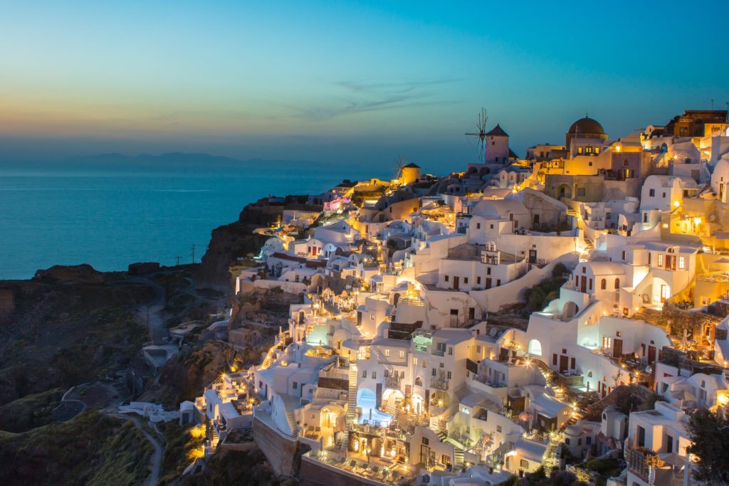 anochecer en Santorini,destino de intercambio