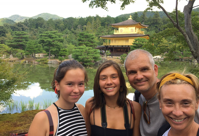 Familia con dos hijas de 17 y 14 años con muchas ganas de viajar y compartir experiencias culturales 10 €