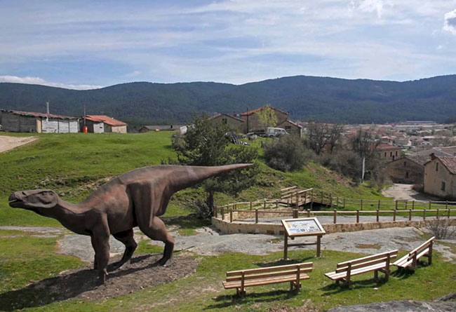 Discover how the dinosaurs lived and enjoy mountain activities €10
