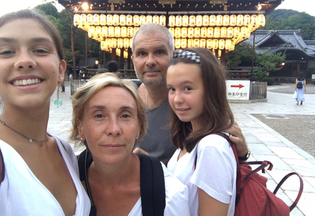 Family with two daughters of 17 and 14 years old, eager to travel and share cultural experiences 10 €